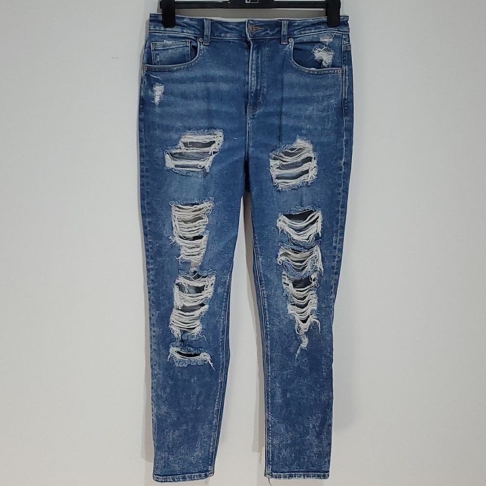 AMERICAN Eagle 31x28 high rise size 8 stretch mom jeans